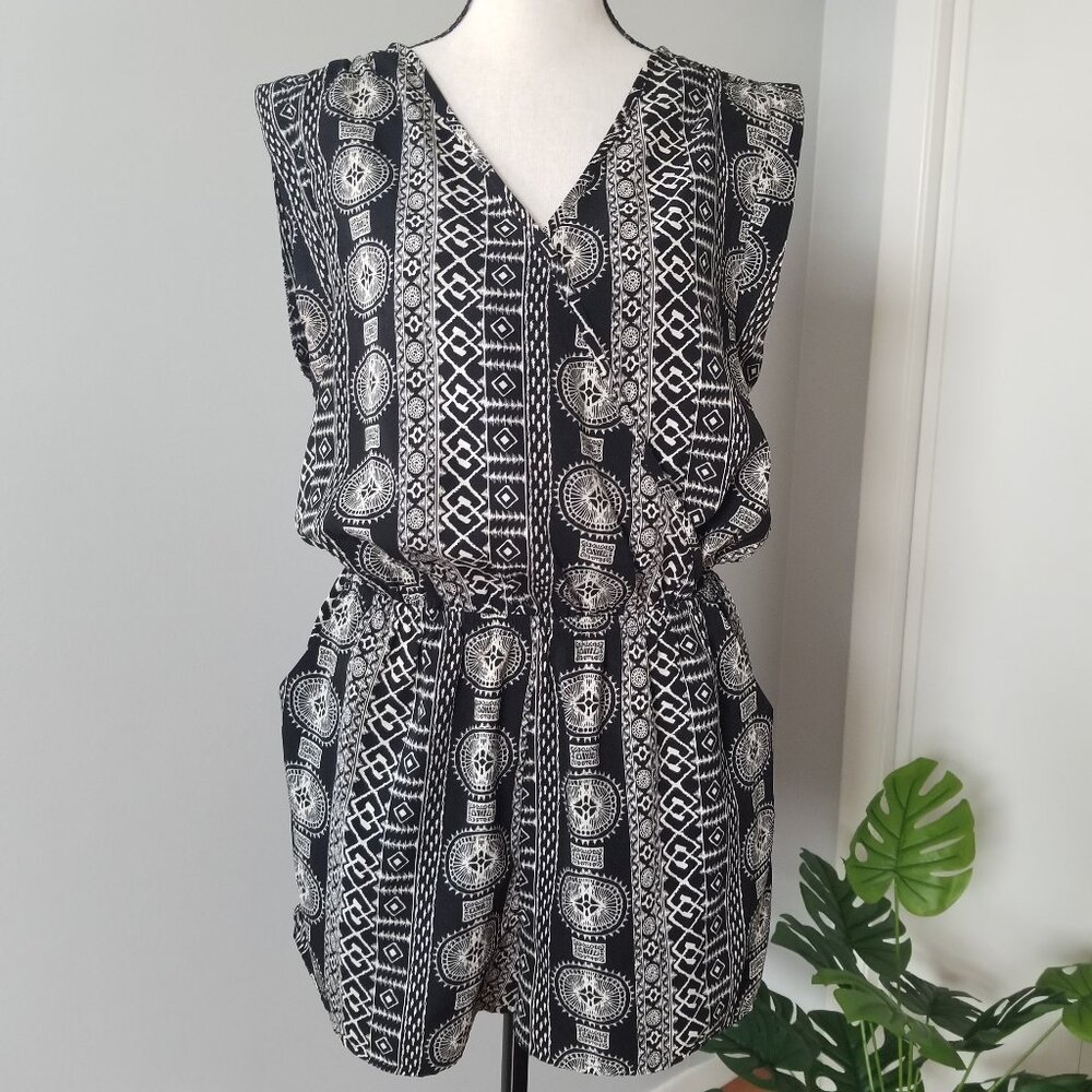 One Clothing sleeveless V-neck romper M